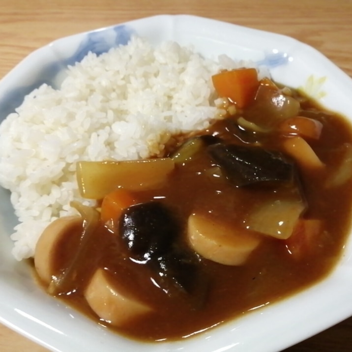 なすと人参と玉ねぎと魚肉ソーセージのカレー